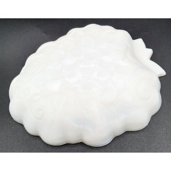 Grape Cluster Design Milk Glass Vintage Trinket Dish 7 Inches Fruit Shaped Tray - Picture 8 of 11
